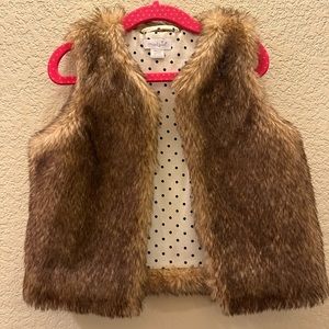 NWOT Faux Fur exterior with black polka dot interior. This Vest is everything!!